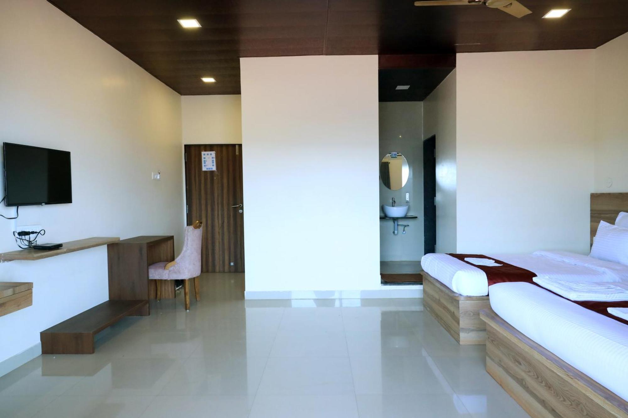 Trattino Resorts Panchgani Bagian luar foto