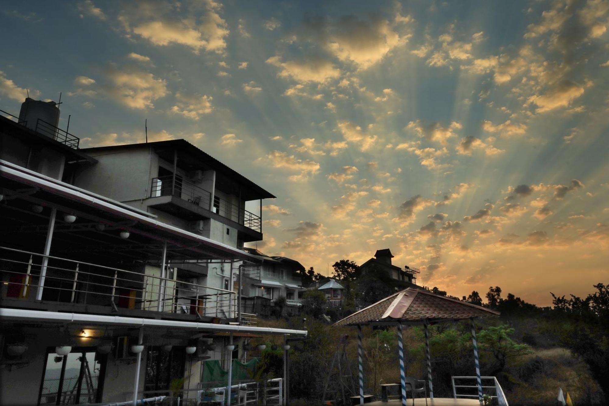 Trattino Resorts Panchgani Bagian luar foto